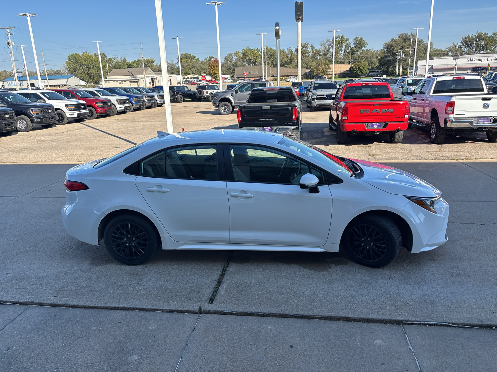 Used 2020 Toyota Corolla LE w/ Carpet Mat Package (TMS) FWD image 6