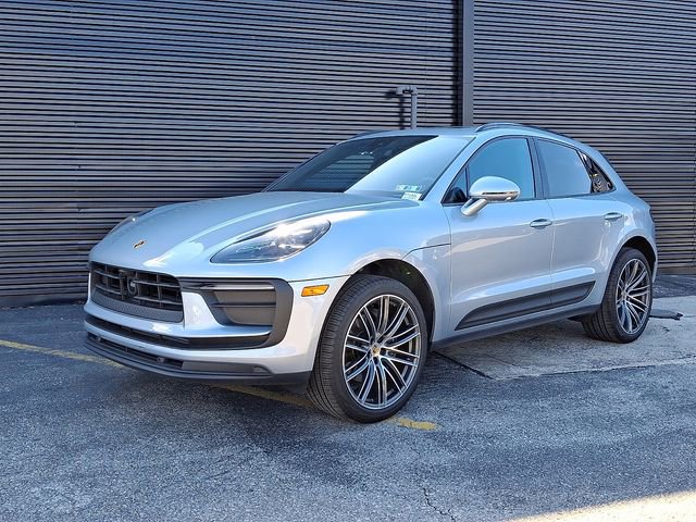 Certified 2026 Porsche Macan AWD/4WD image 1