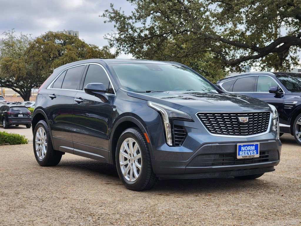 Used 2020 Cadillac XT4 Luxury w/ Cold Weather Package image 3