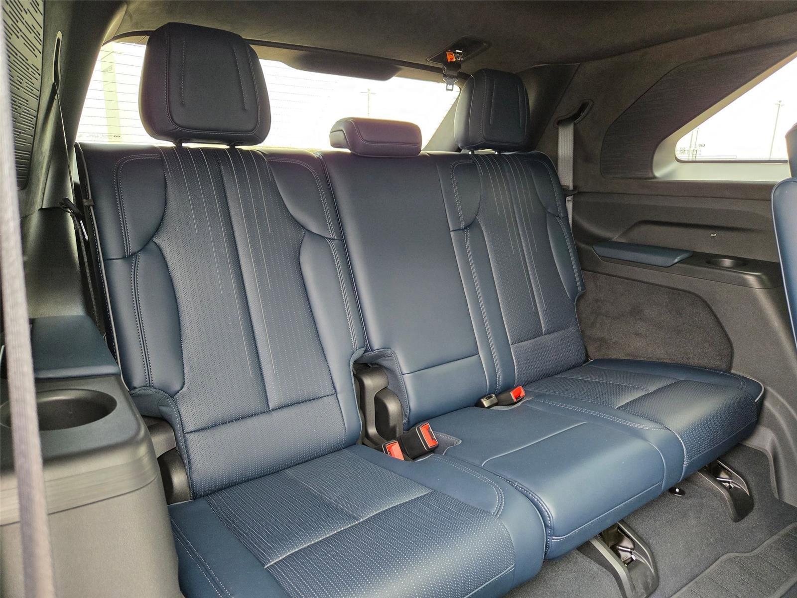 Certified 2025 Cadillac Escalade IQ Luxury 2 w/ LPO, Premium Carpet Package AWD/4WD image 30