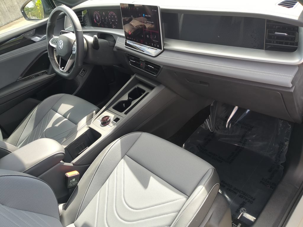 Certified 2026 Volkswagen Tiguan SE R-Line FWD image 12