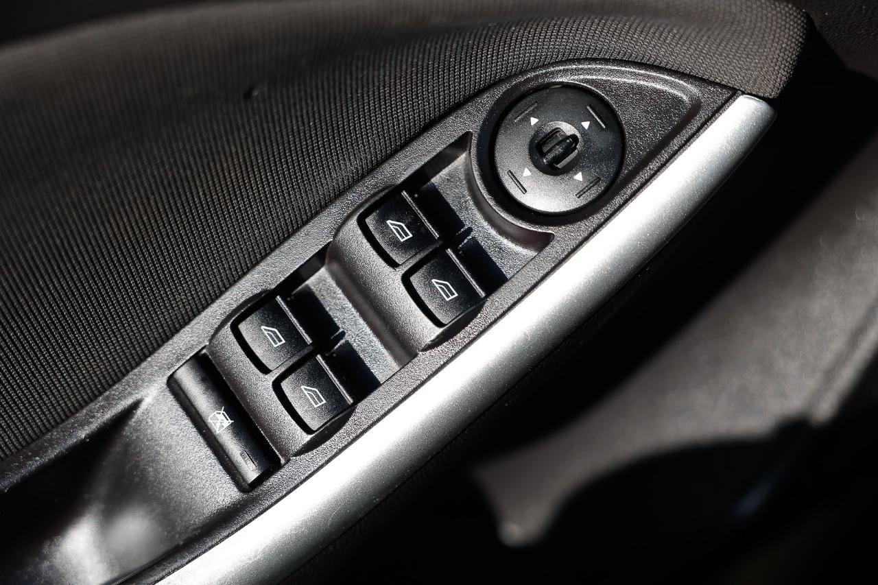 Used 2013 Ford Focus SE FWD image 39