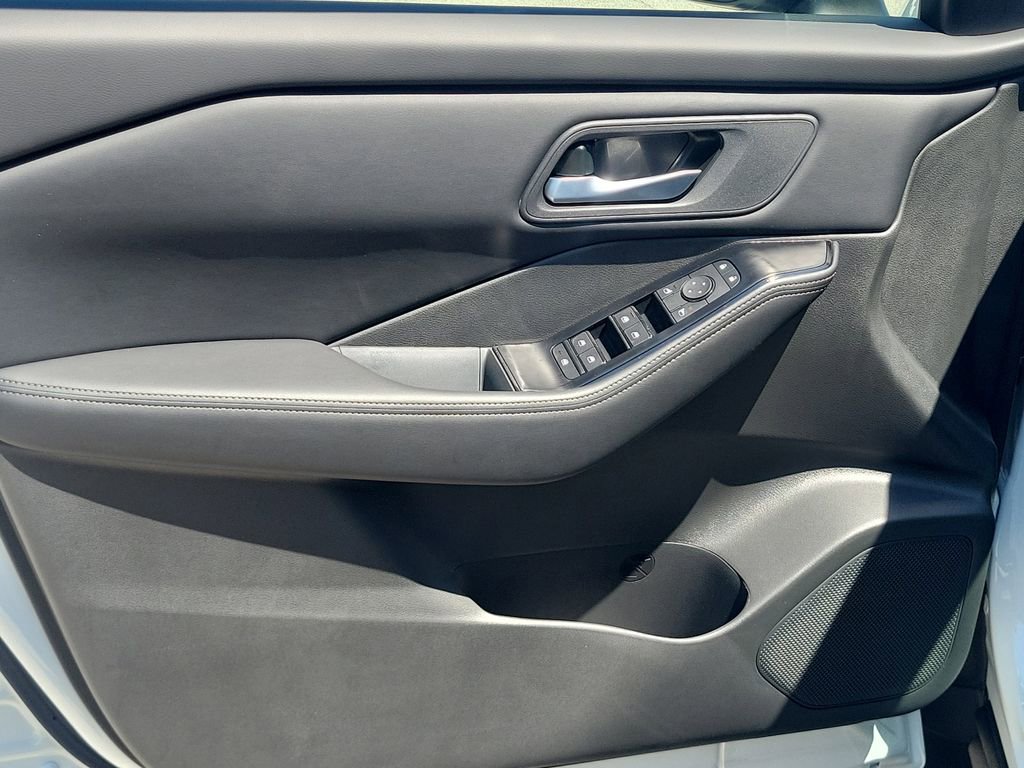 New 2026 Nissan Rogue SV FWD image 18