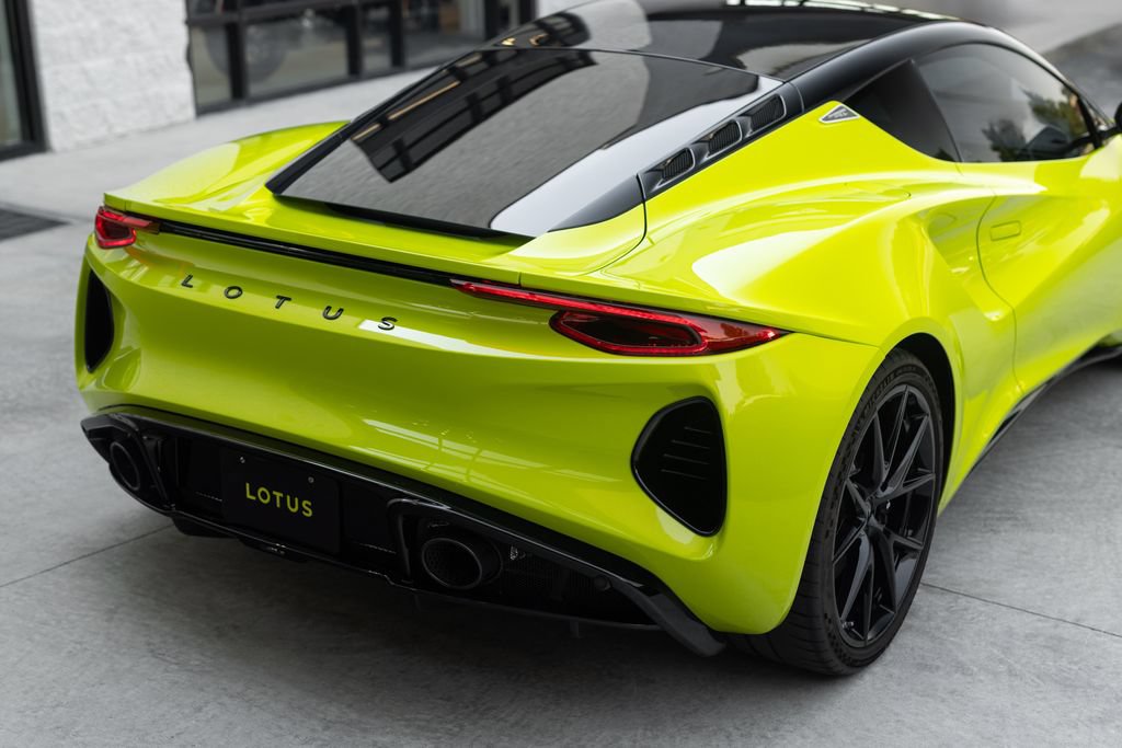 Used 2025 Lotus Emira RWD image 17