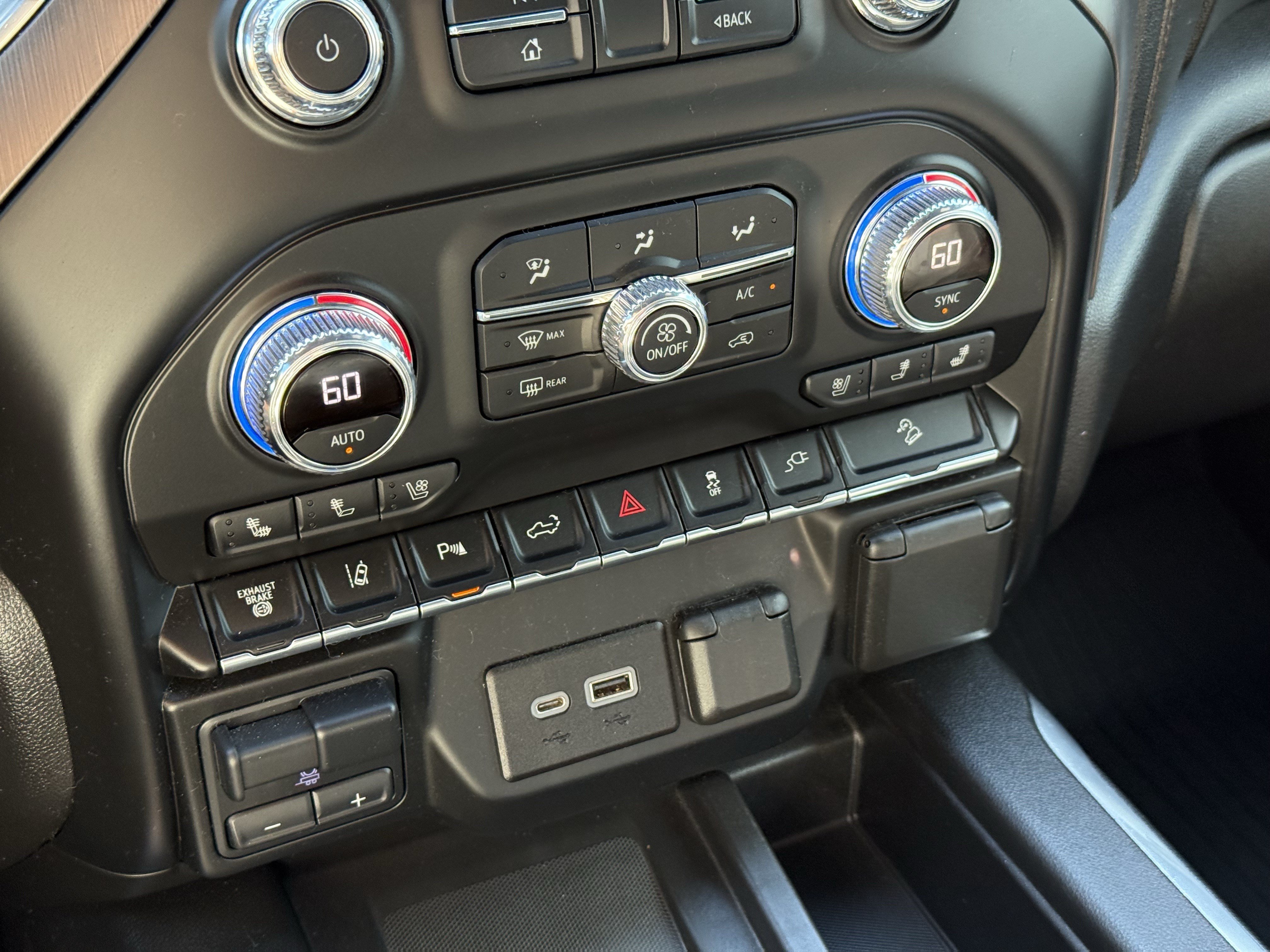 Used 2020 GMC Sierra 2500 AT4 w/ Technology Package AWD/4WD image 22