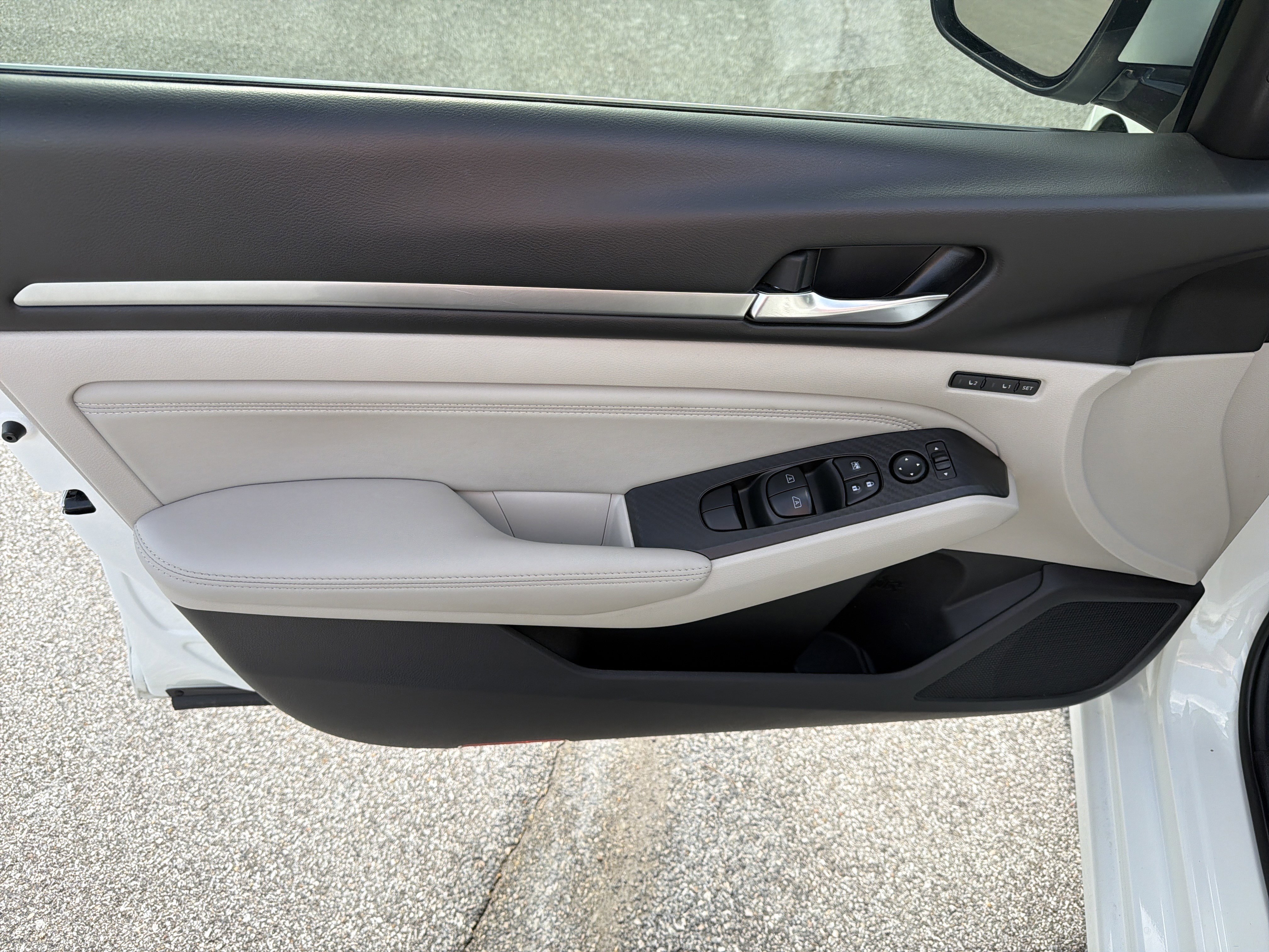 Used 2019 Nissan Altima 2.5 Platinum FWD image 12