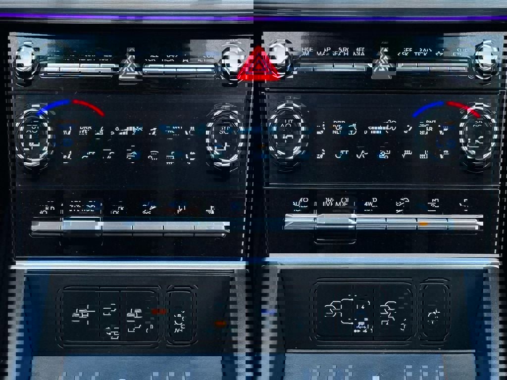 Used 2025 Hyundai Santa Fe Limited image 25