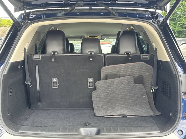 Used 2022 Nissan Pathfinder SL w/ Lighting Package (N92) AWD/4WD image 13