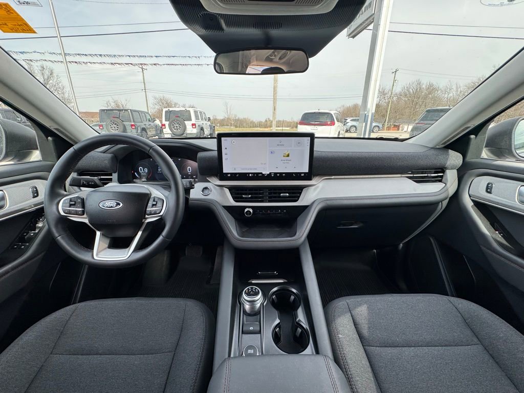 Used 2025 Ford Explorer Active image 18