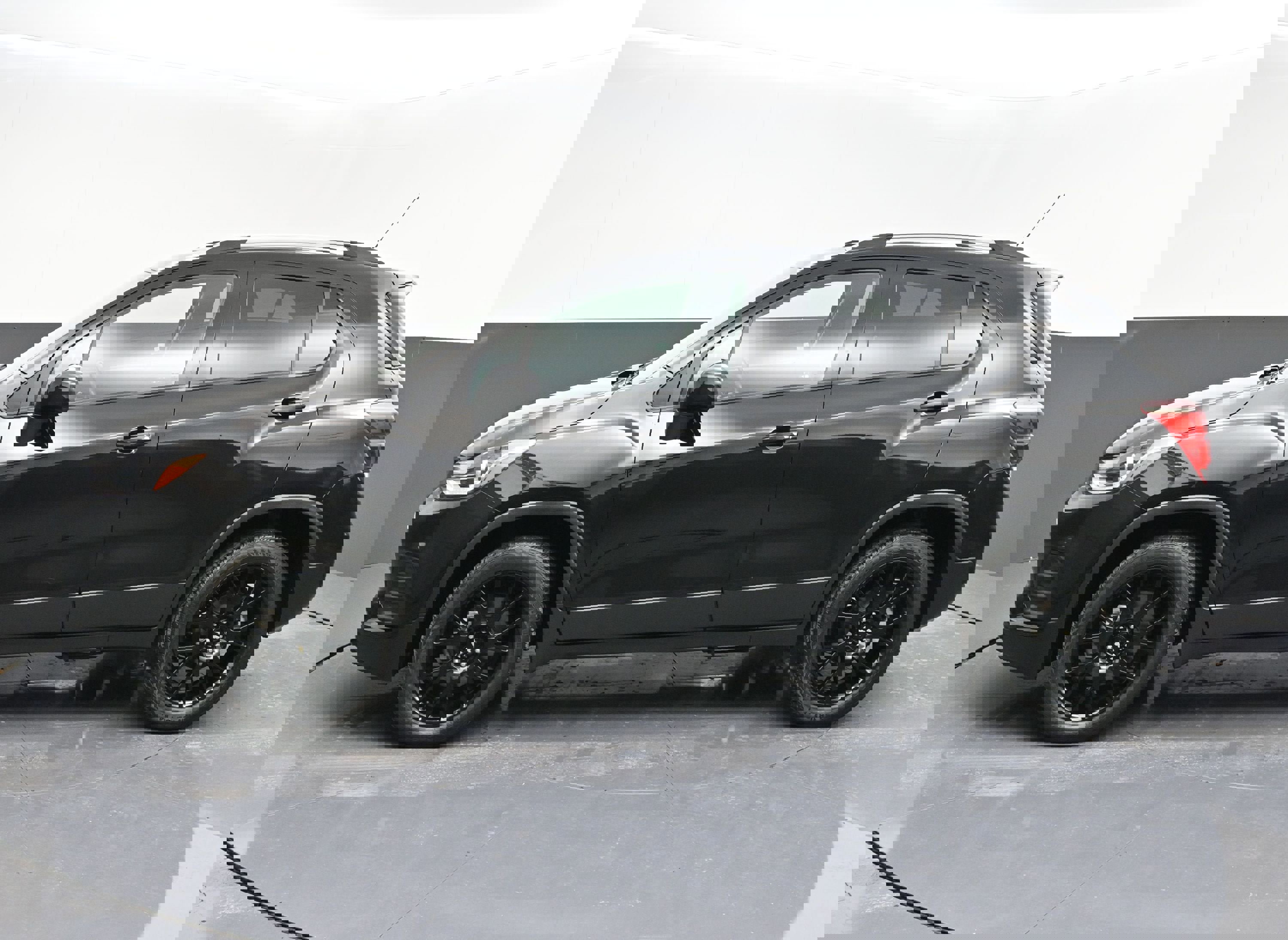 Used 2022 Chevrolet Trax LT w/ Midnight Edition image 4