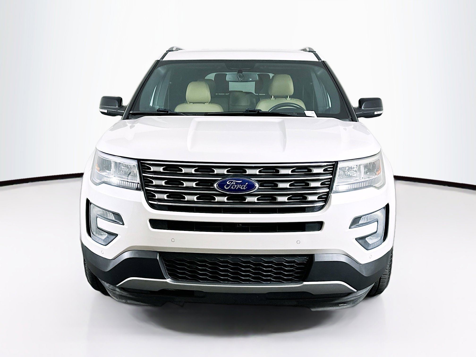 Used 2016 Ford Explorer XLT w/ Equipment Group 202A FWD image 2