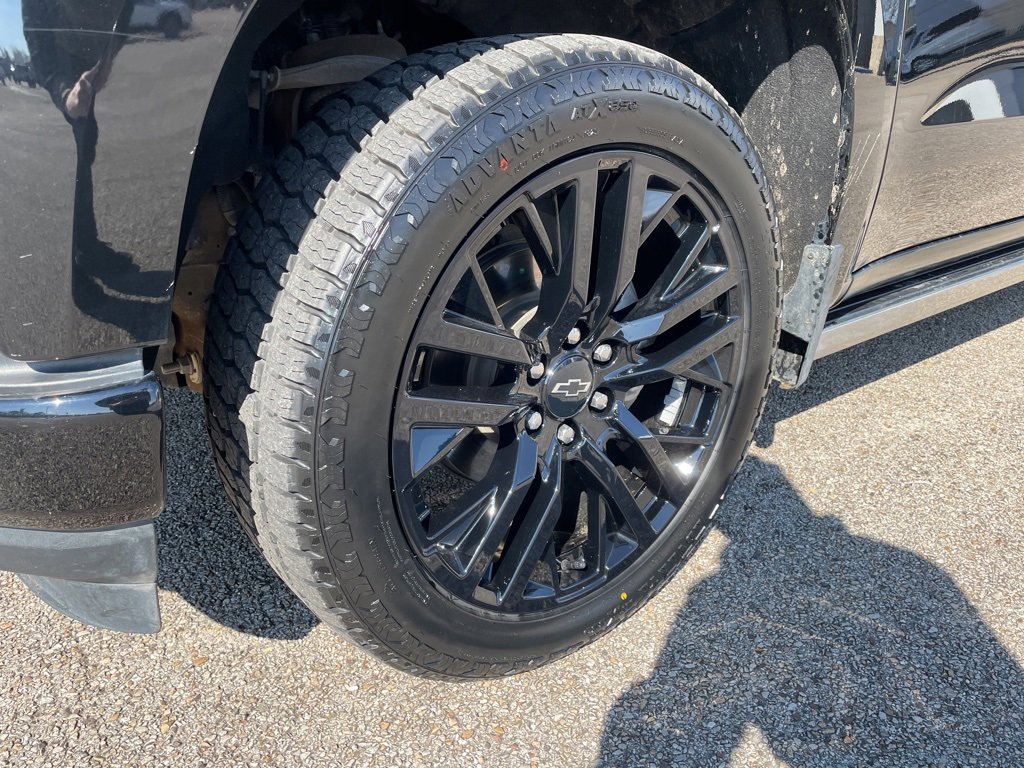 Used 2022 Chevrolet Silverado 1500 High Country w/ Technology Package image 10