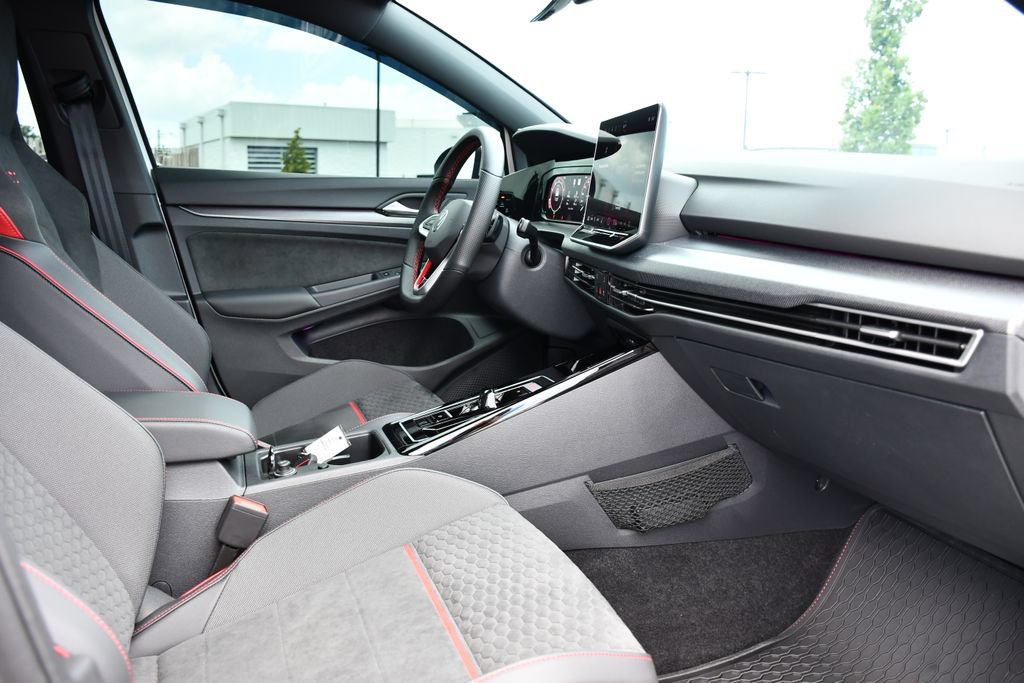 Used 2025 Volkswagen GTI SE FWD image 46