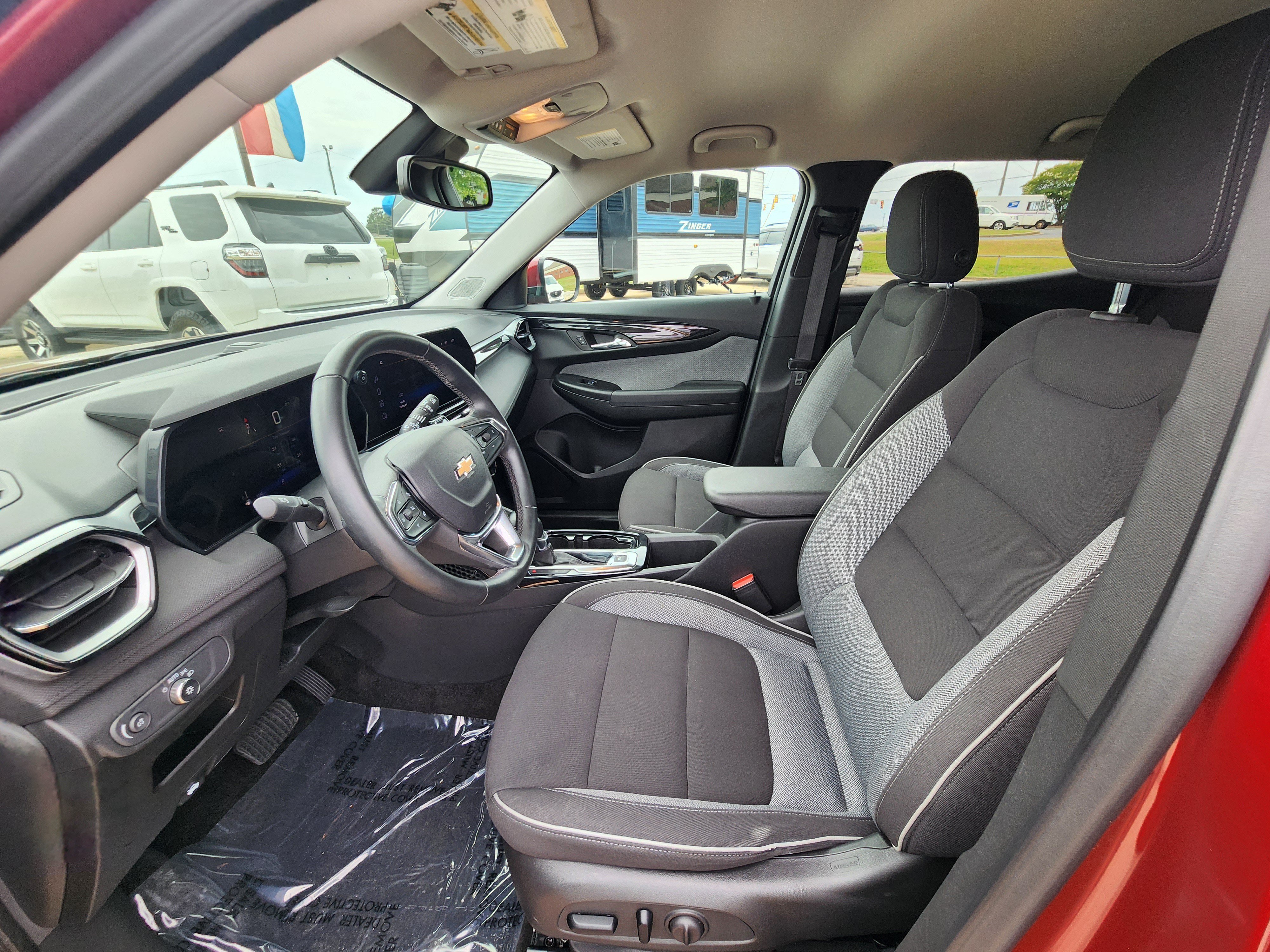 Used 2024 Chevrolet TrailBlazer LT w/ Convenience Package FWD image 17