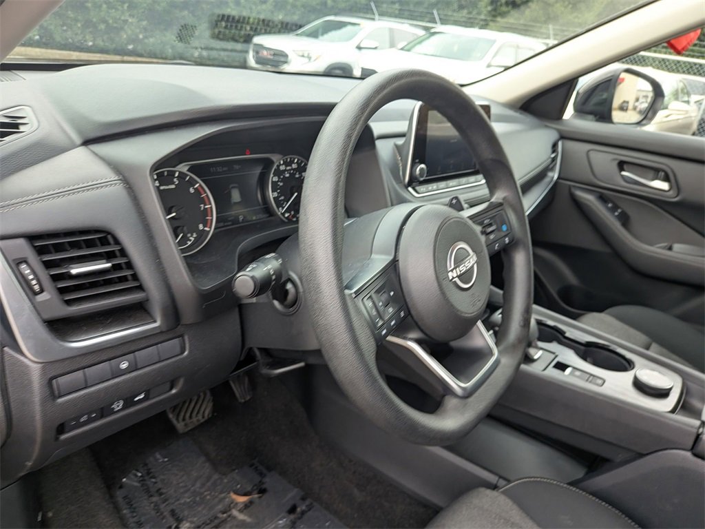 Used 2024 Nissan Rogue SV image 15