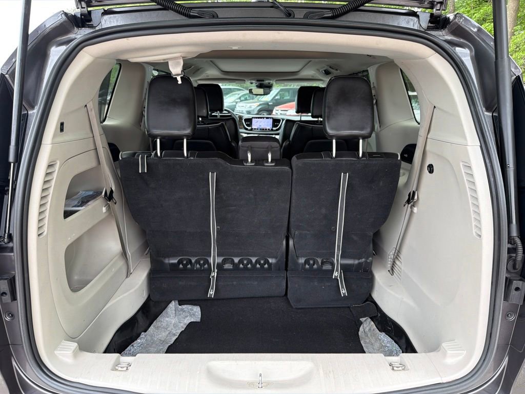 Used 2023 Chrysler Pacifica Limited FWD image 26