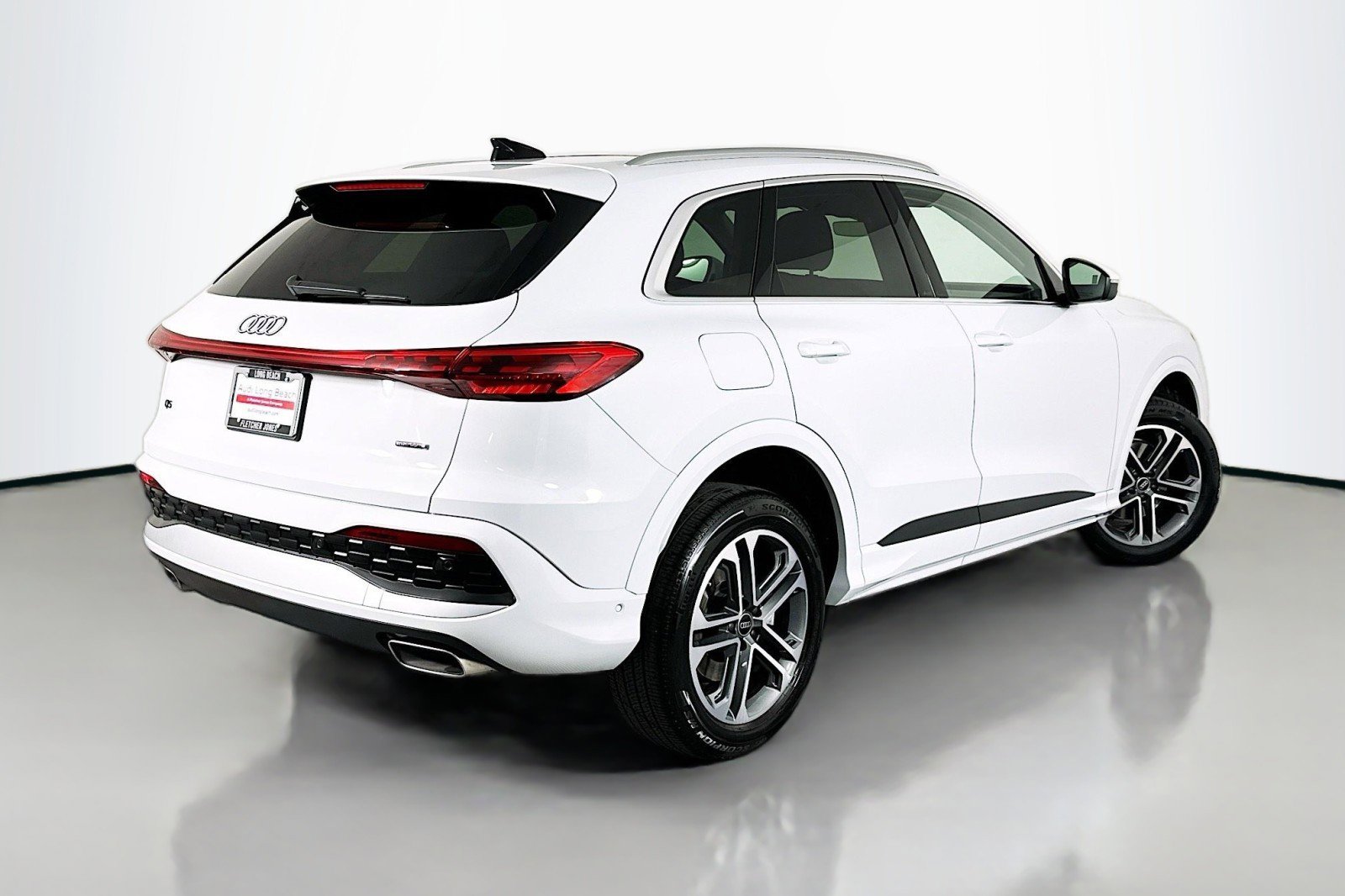 Used 2025 Audi Q5 Premium w/ Convenience Package image 14