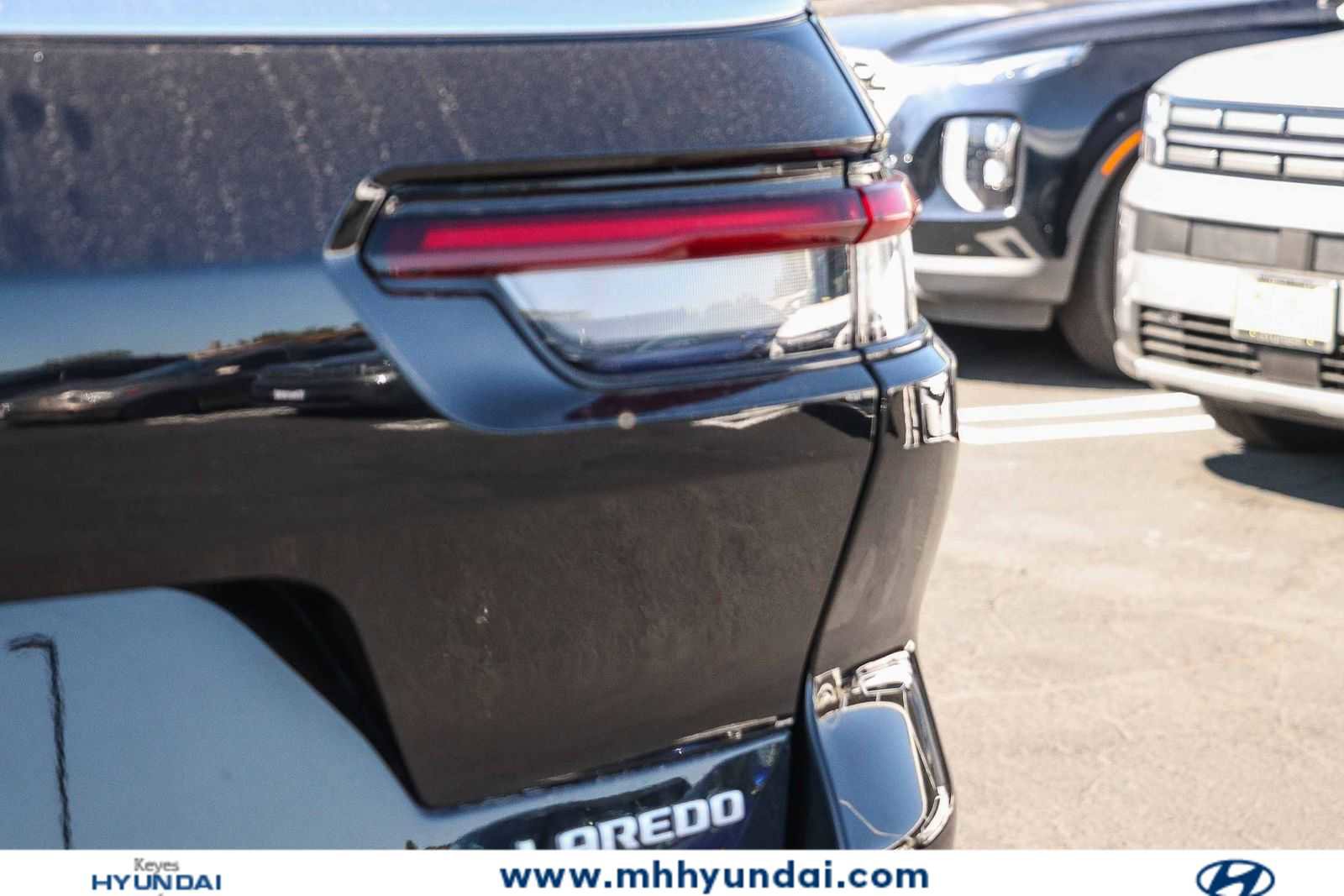 Used 2024 Jeep Grand Cherokee L Laredo RWD image 9