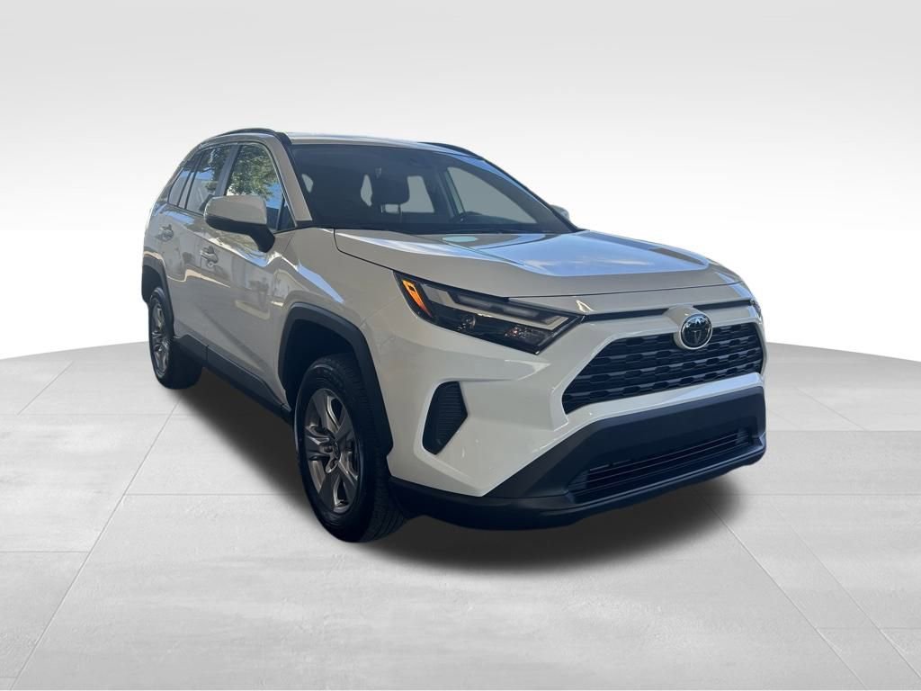Used 2025 Toyota RAV4 XLE video 2