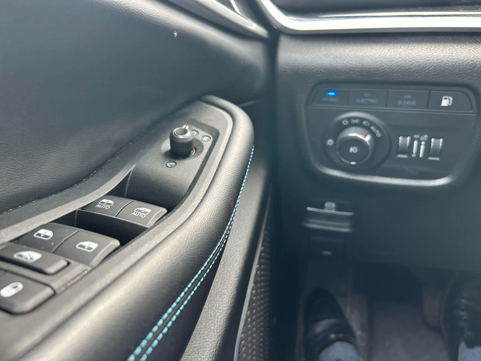 Used 2022 Jeep Grand Cherokee Trailhawk image 16