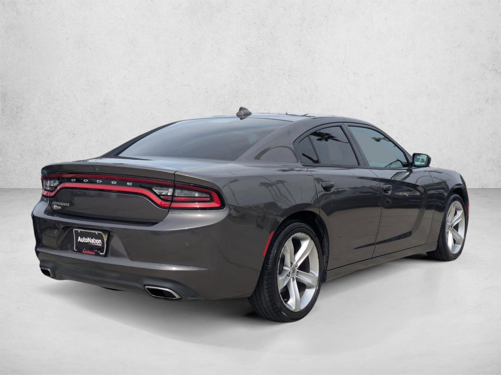 Used 2017 Dodge Charger SXT w/ Plus Group RWD image 5