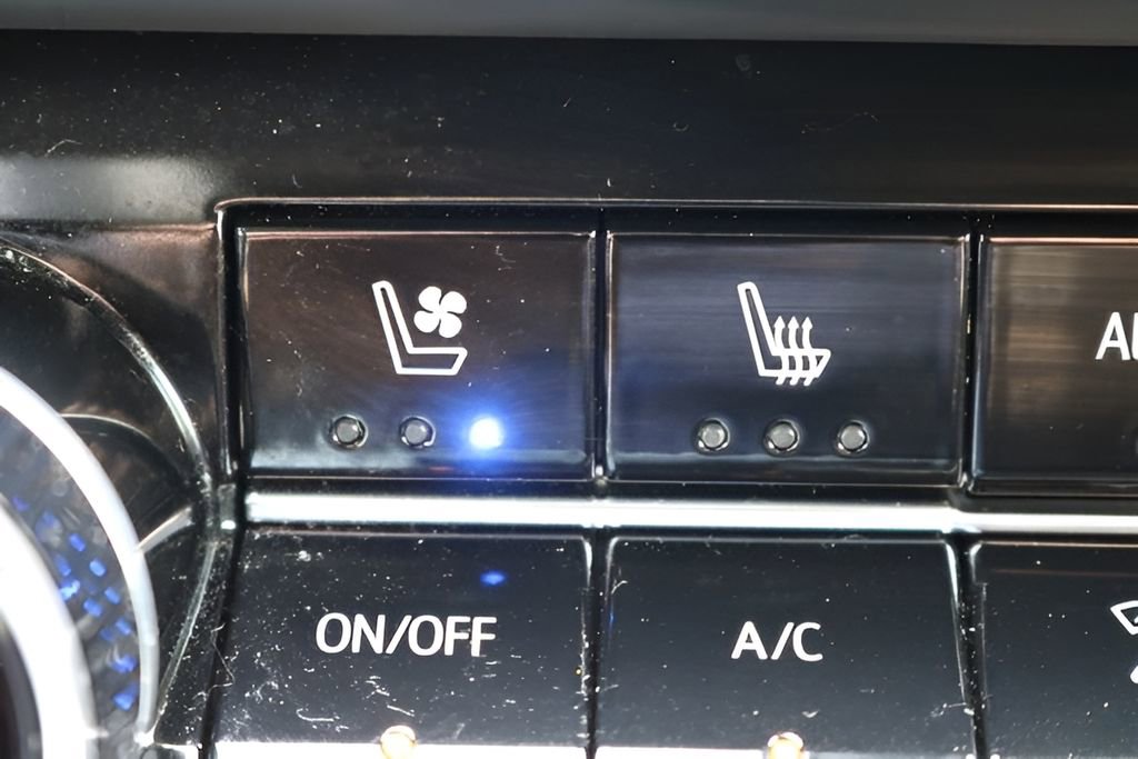 Used 2025 Chevrolet Equinox RS w/ Safety and Technology Package FWD image 22