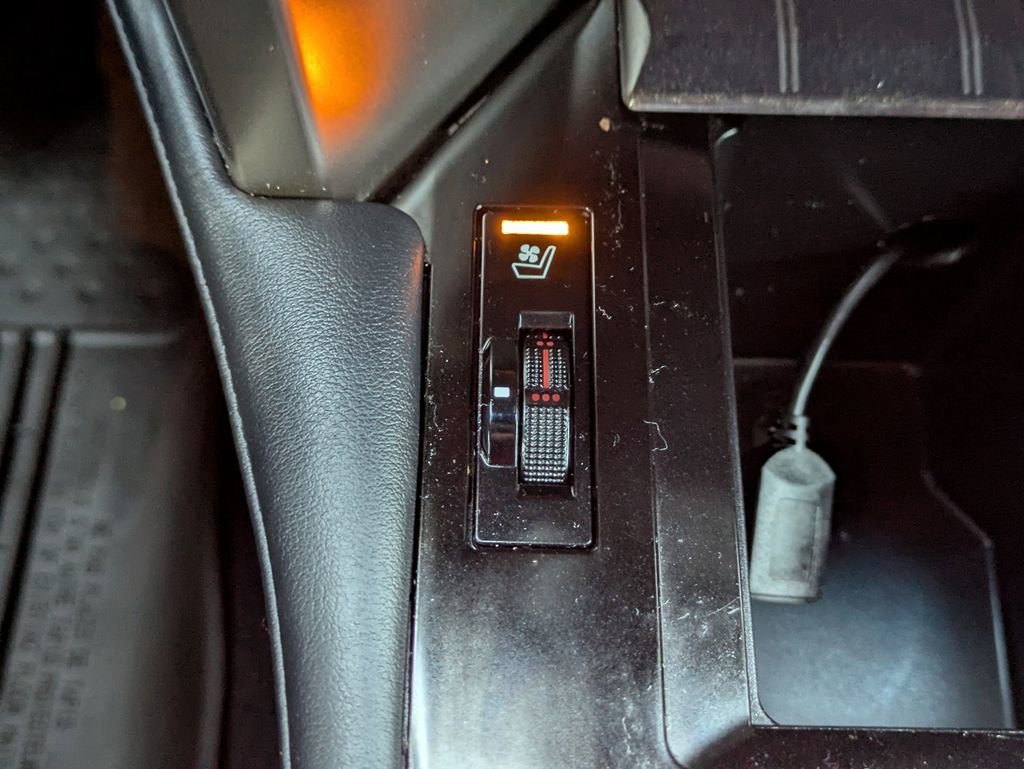 Used 2020 Lexus GX 460 Luxury w/ Accessory Package image 25