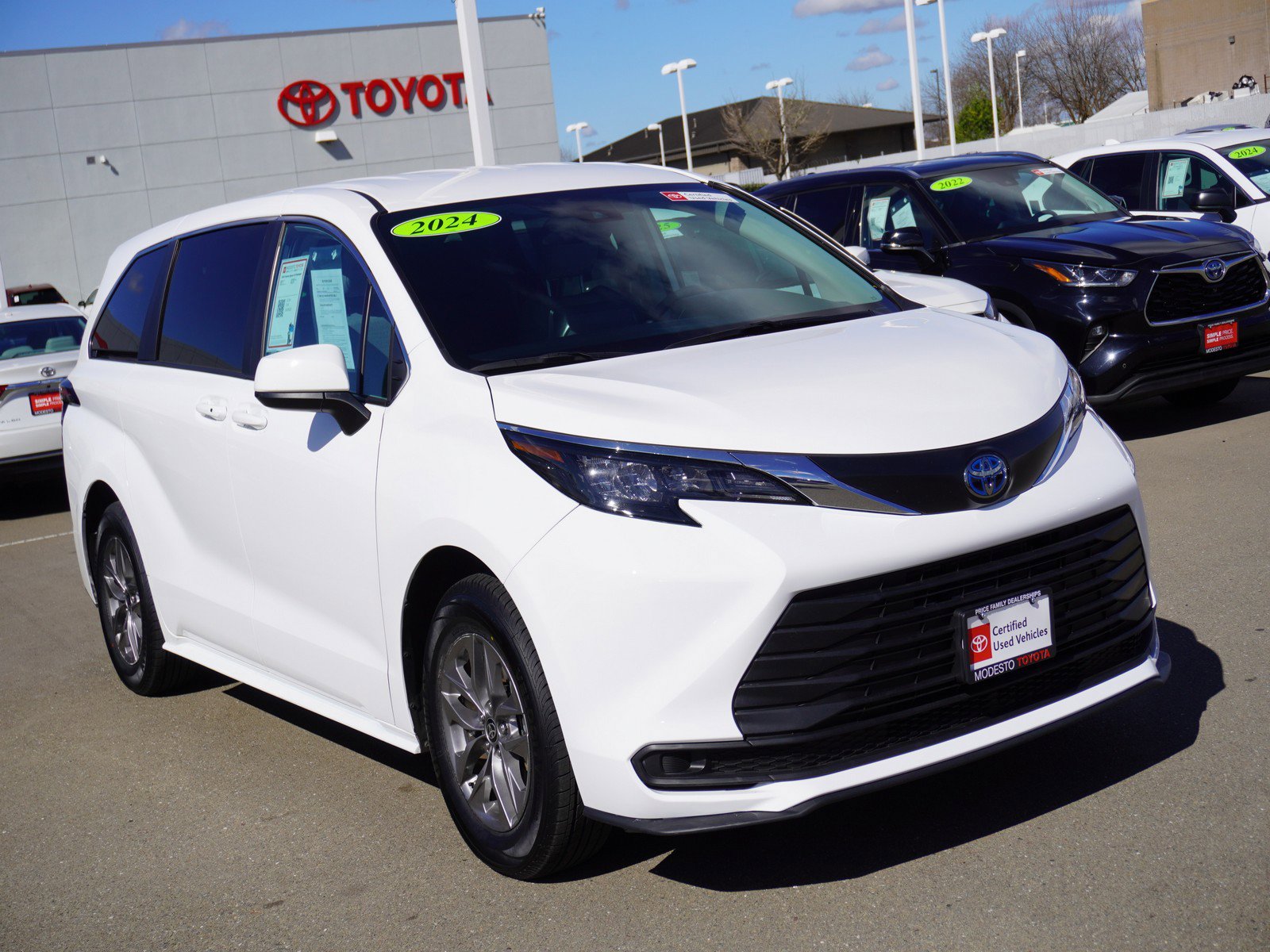 Used 2024 Toyota Sienna LE video 1
