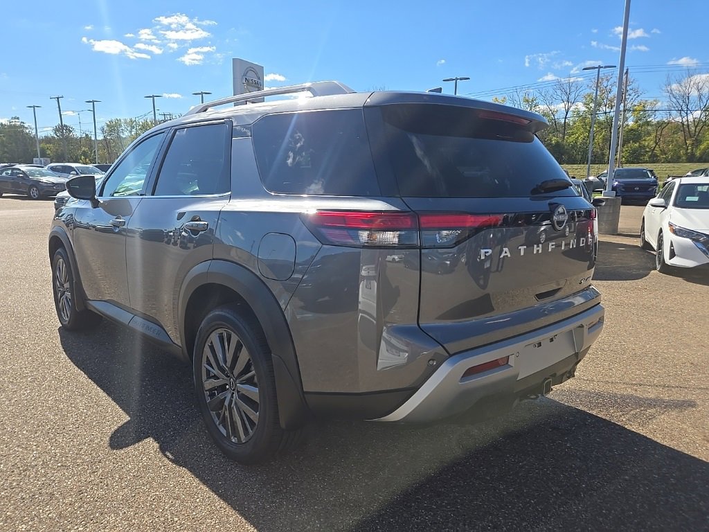 New 2025 Nissan Pathfinder SL image 6