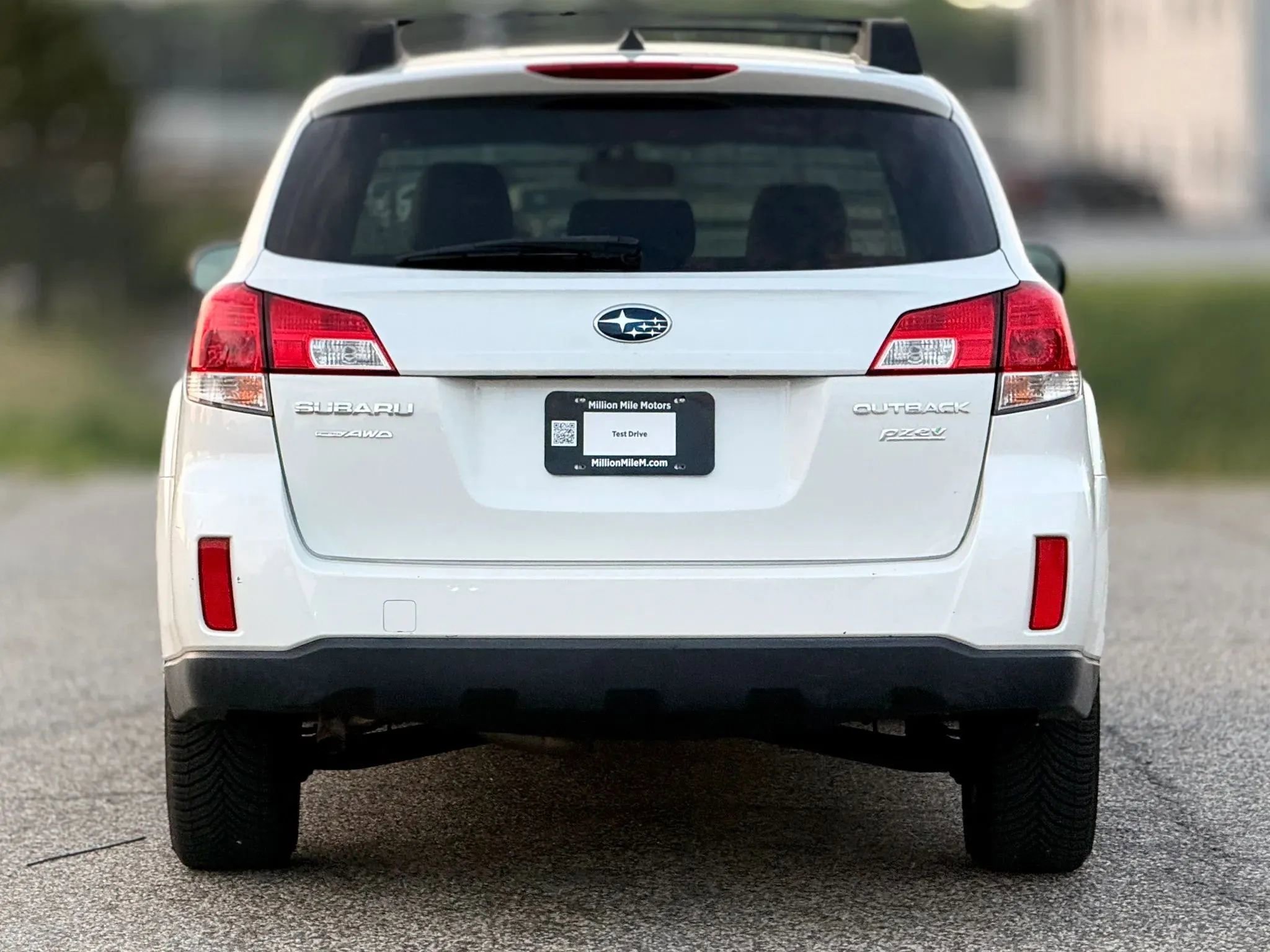Used 2014 Subaru Outback 2.5i Premium AWD/4WD image 4