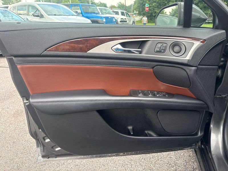 Used 2019 Lincoln MKZ Reserve AWD/4WD image 9