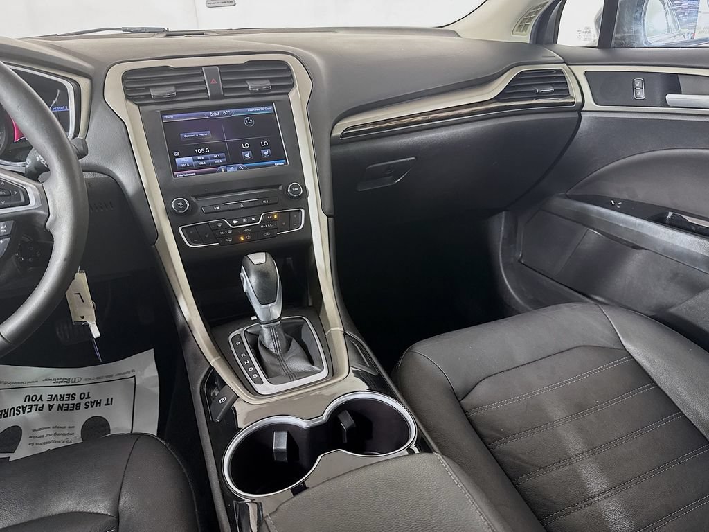 Used 2016 Ford Fusion SE w/ Equipment Group 202A FWD image 27