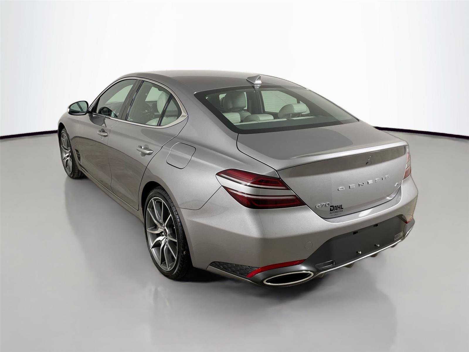 Used 2025 Genesis G70 2.5T image 5