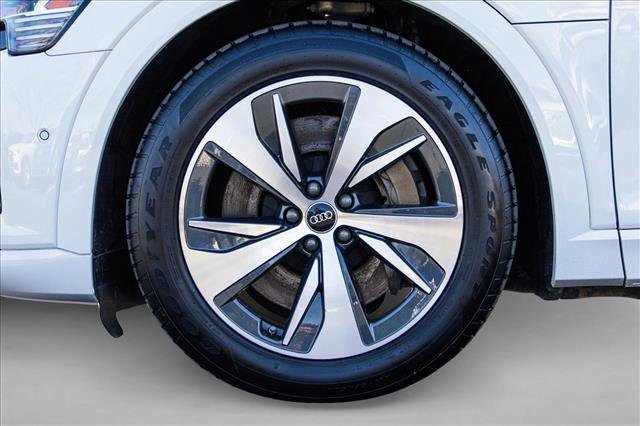 Used 2024 Audi Q8 e-tron Premium Plus w/ Premium Plus Package image 9