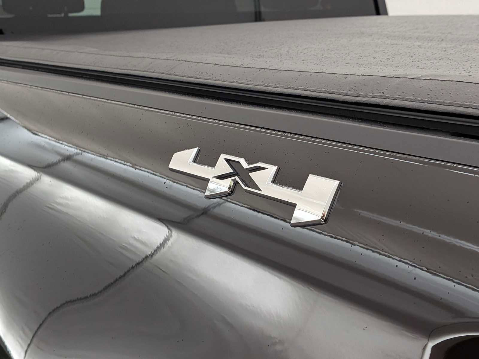 Used 2024 GMC Sierra 1500 Elevation w/ LPO, Elevation Black Package image 12