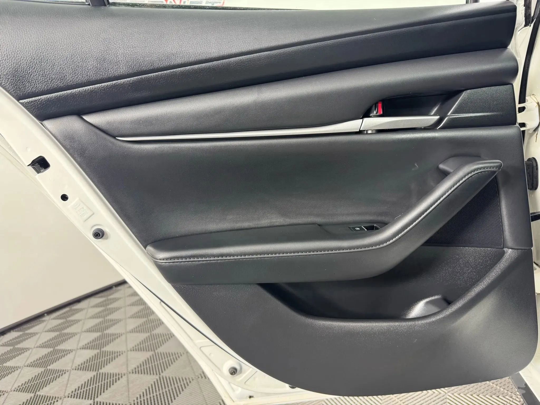 Used 2023 MAZDA MAZDA3 s FWD image 39