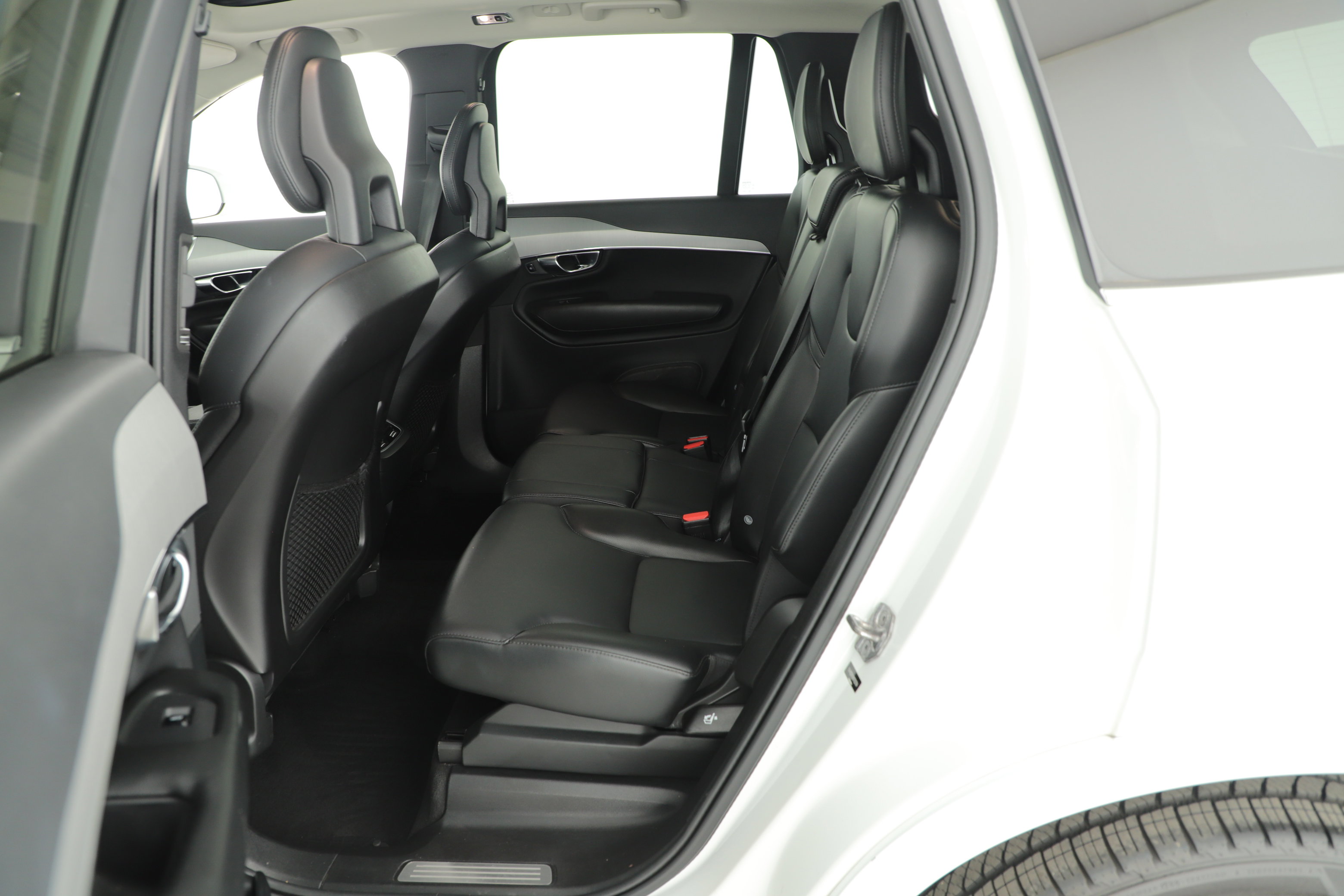 Used 2022 Volvo XC90 T5 Momentum w/ Climate Package image 11