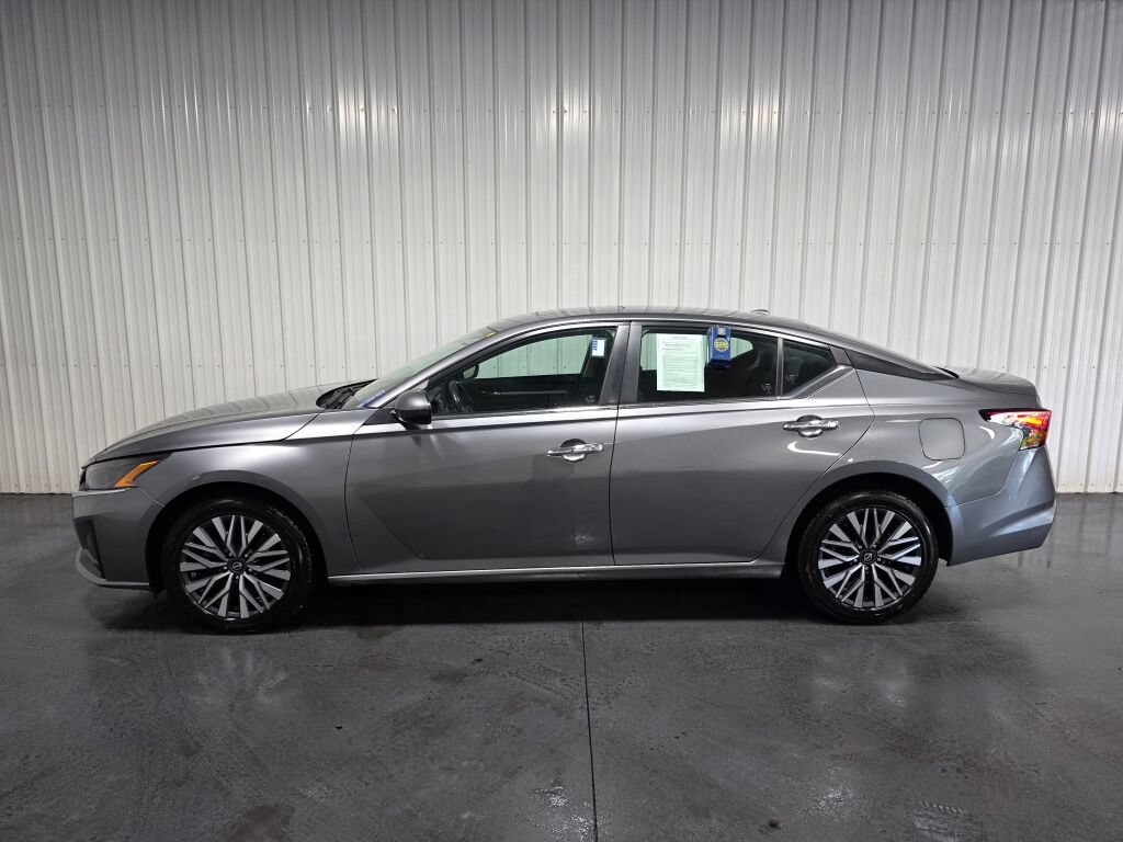 Used 2023 Nissan Altima 2.5 SV w/ SV Premium Package AWD/4WD image 4