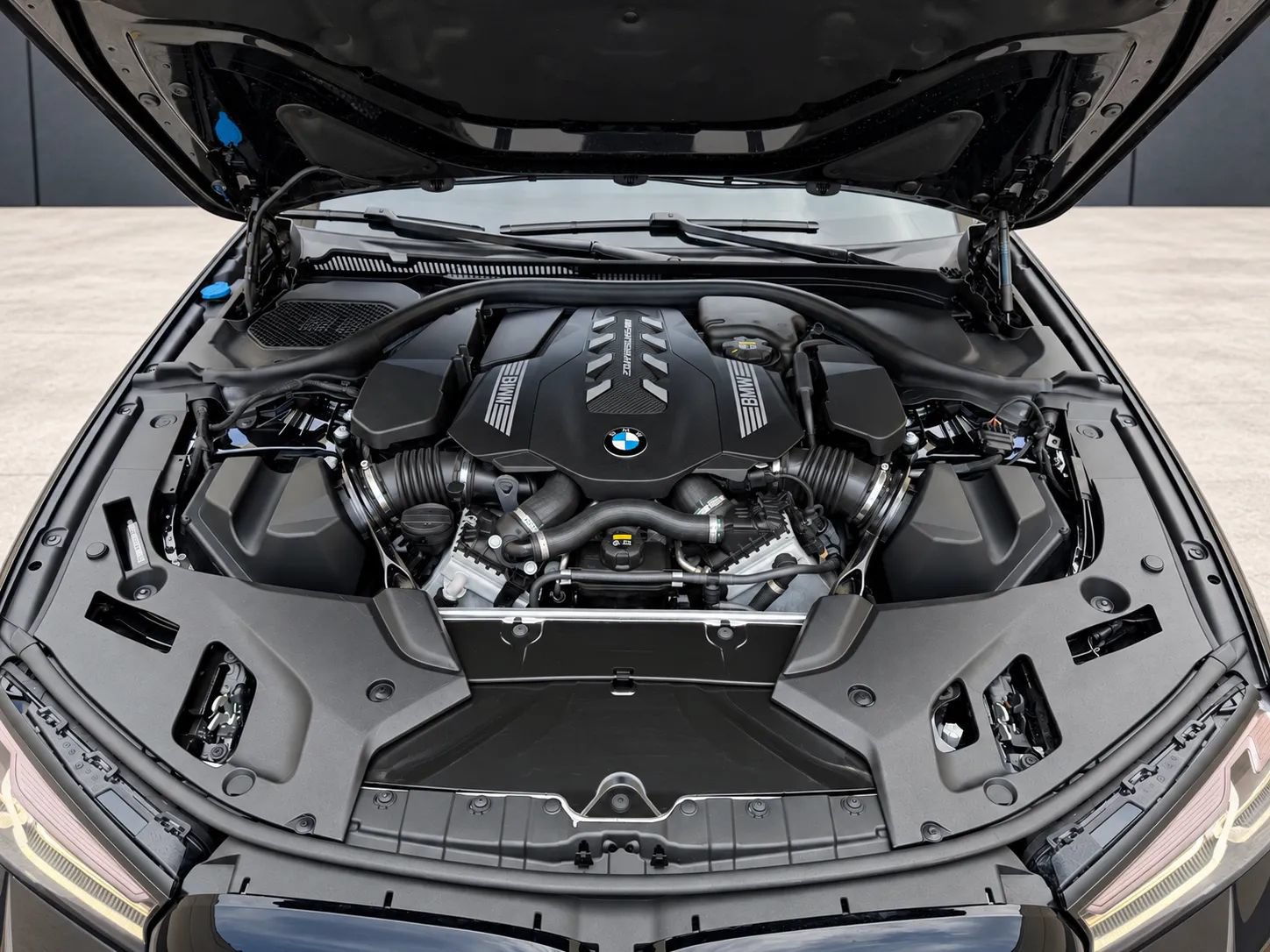 Used 2022 BMW M550i xDrive AWD/4WD image 20
