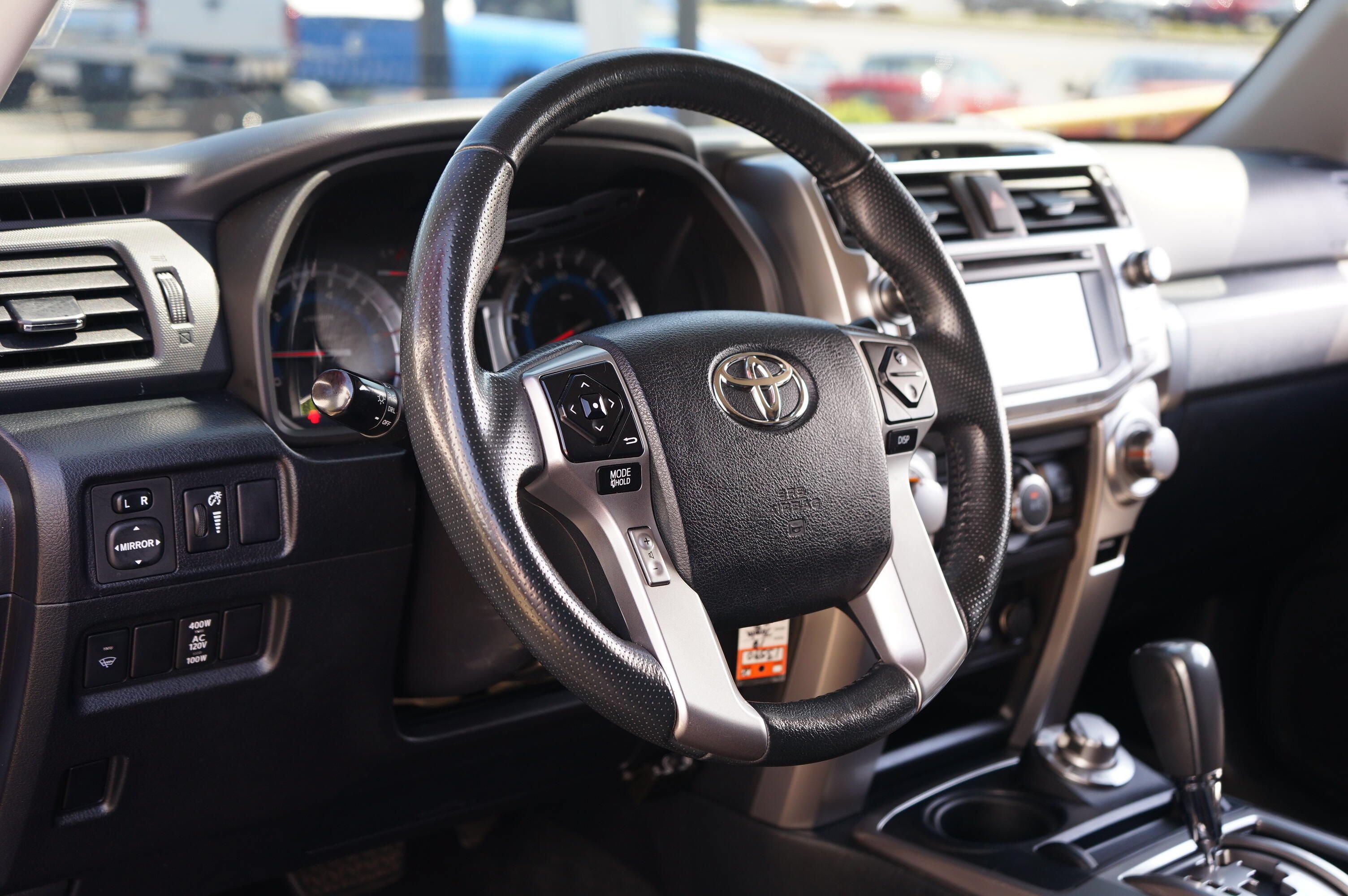 Used 2018 Toyota 4Runner SR5 AWD/4WD image 11