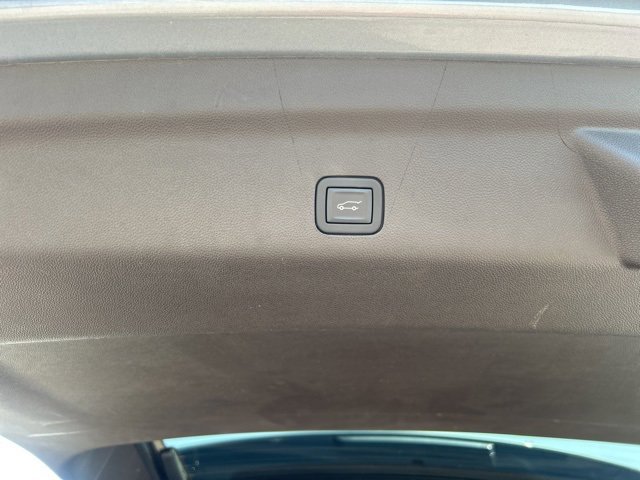 Used 2023 Chevrolet Suburban Z71 w/ Luxury Package image 31