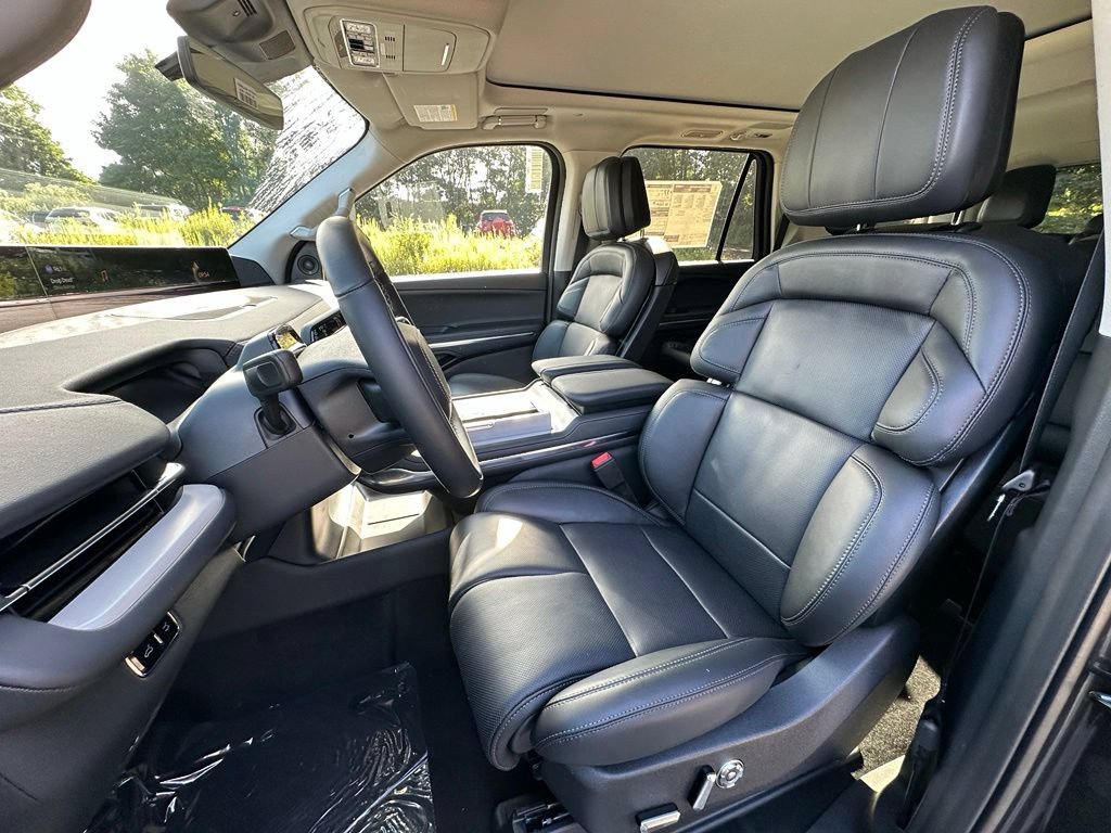 New 2027 Lincoln Navigator Reserve AWD/4WD image 17