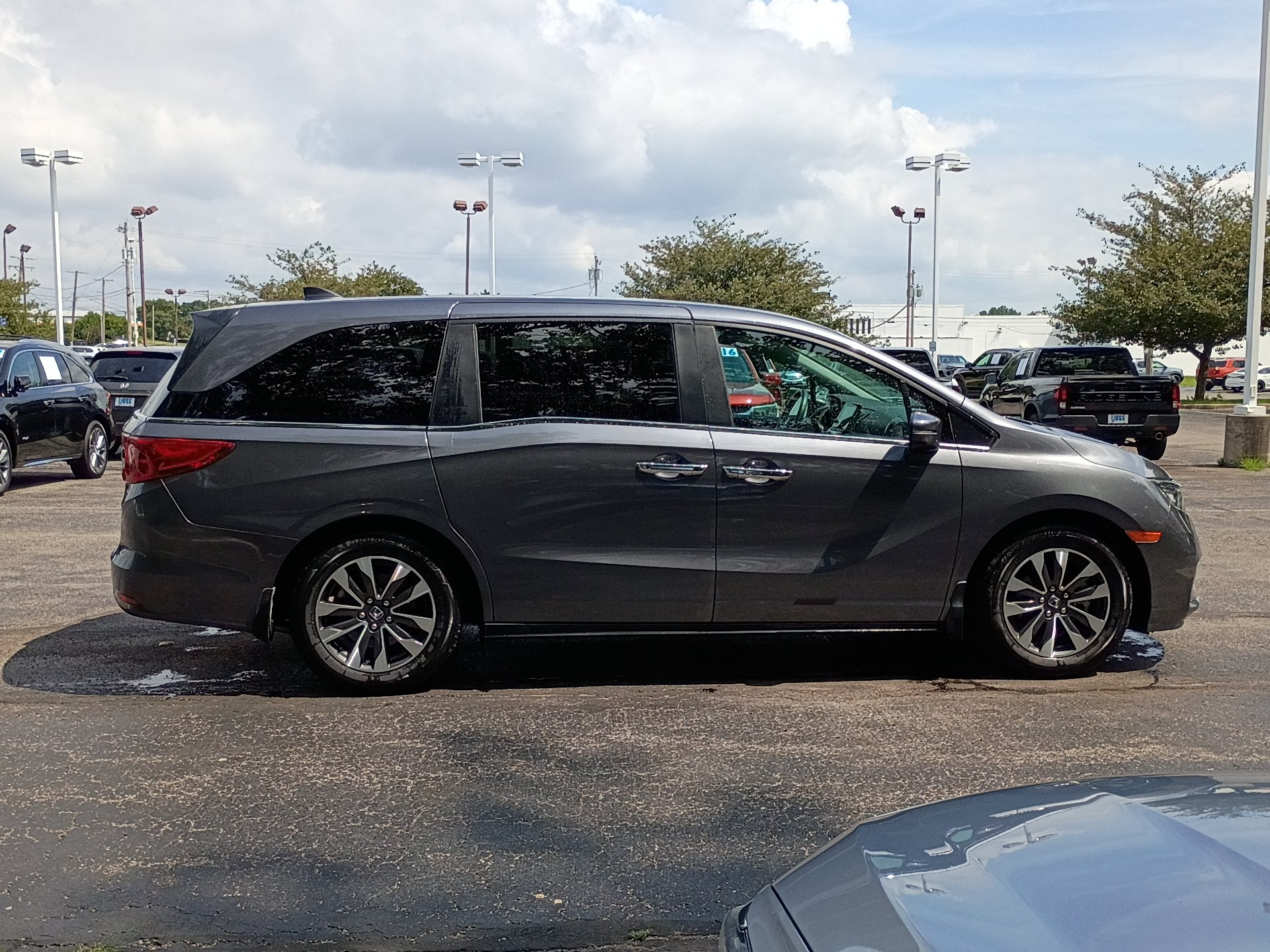 Used 2024 Honda Odyssey EX-L image 2