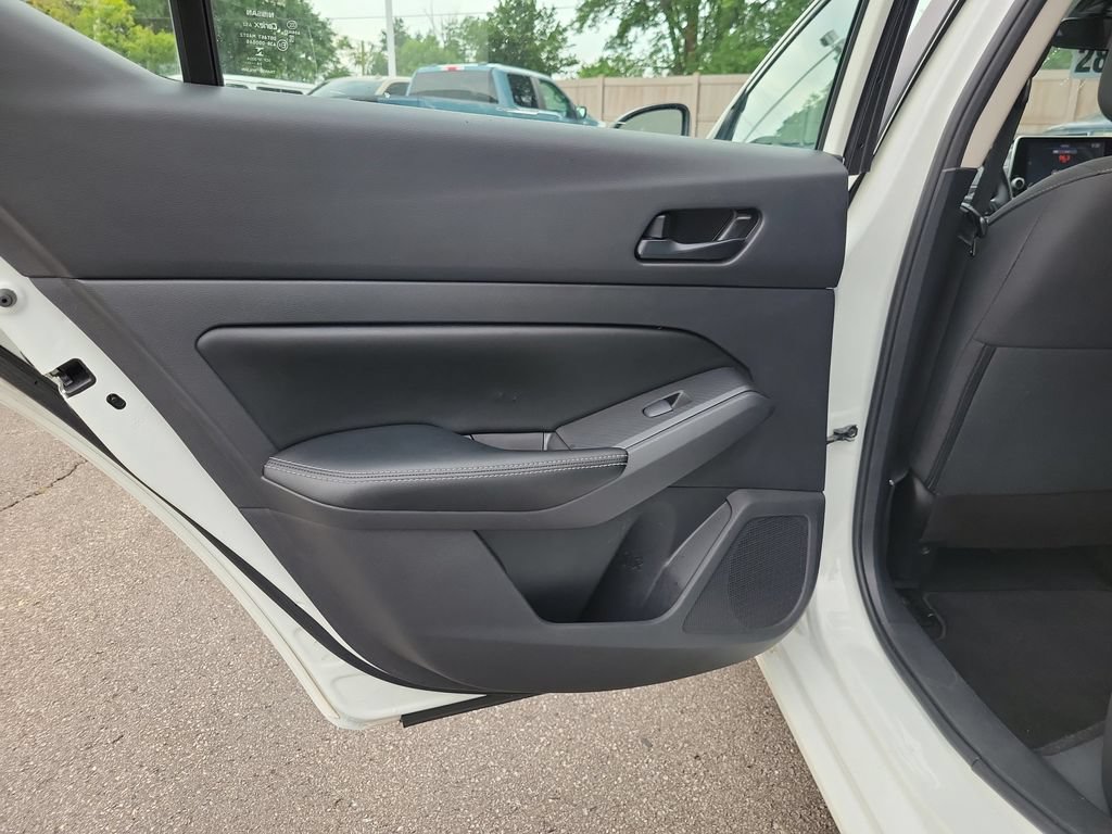 Used 2025 Nissan Altima 2.5 SV FWD image 16