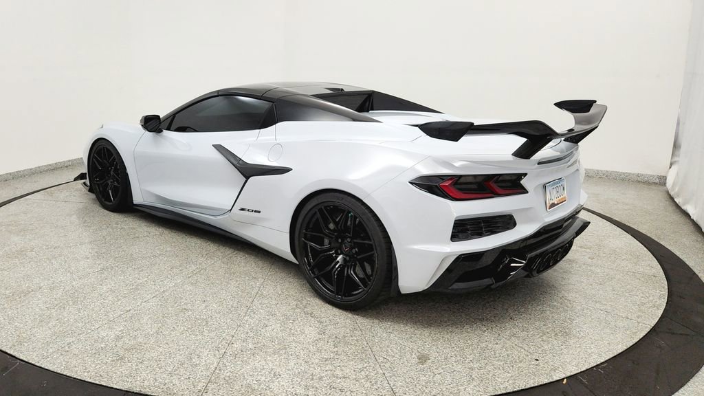 Used 2024 Chevrolet Corvette Z06 w/ Z07 Performance Package image 3