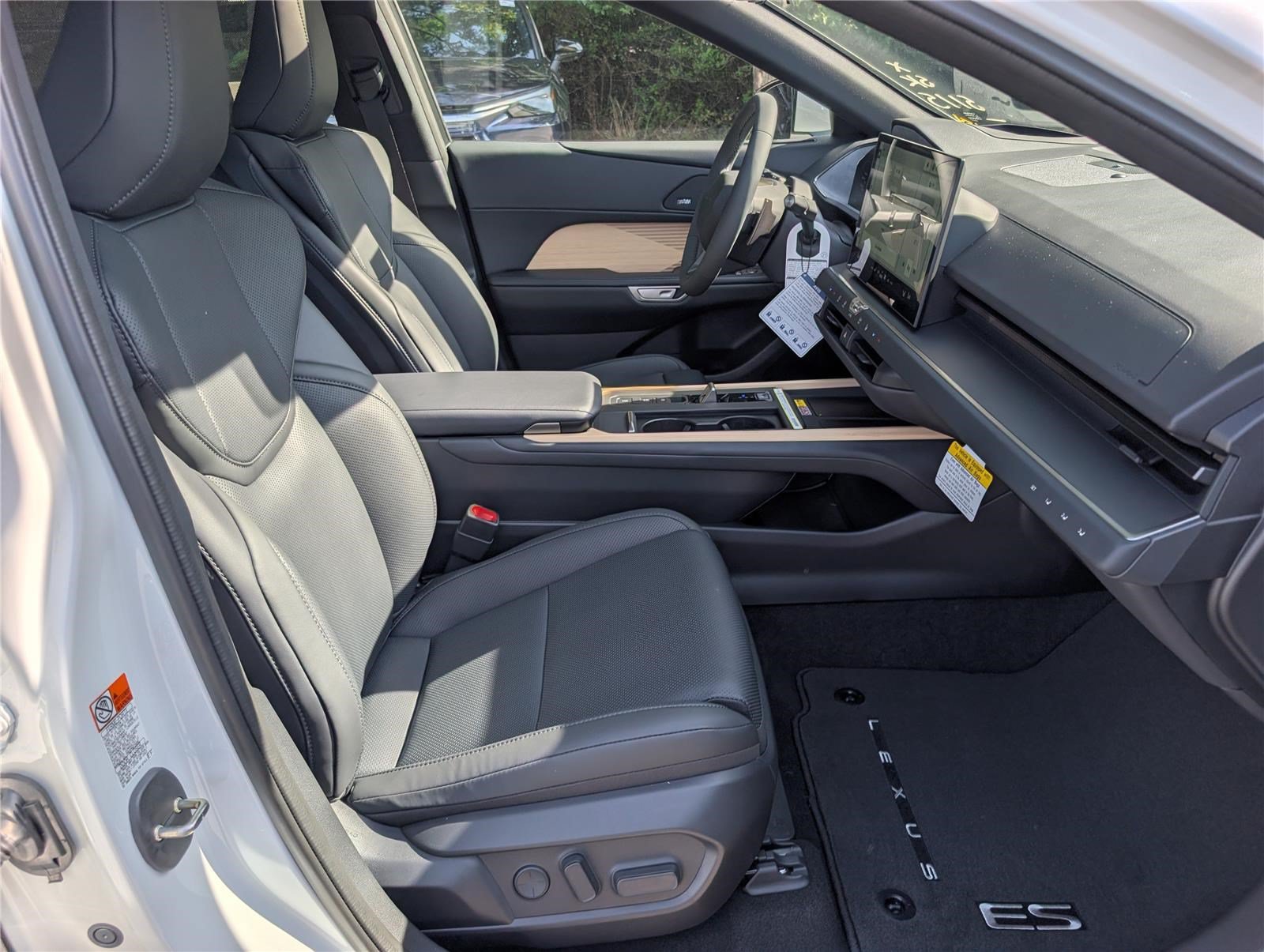 New 2026 Lexus ES 500e w/ Cold Area Package AWD/4WD image 7