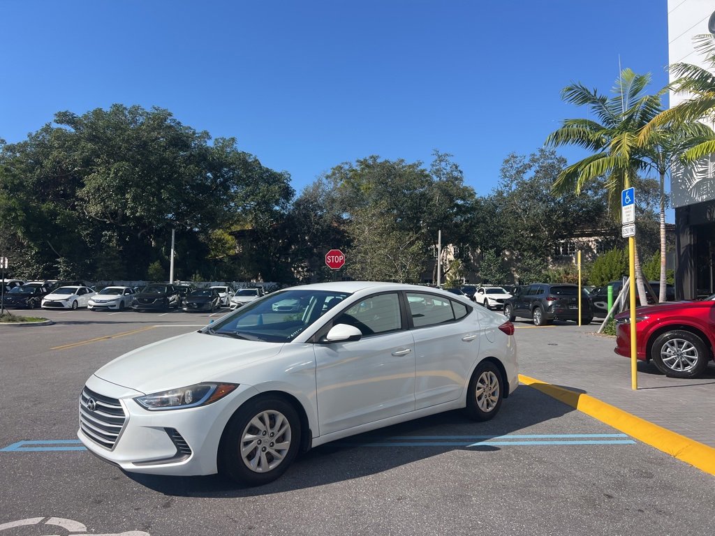 Used 2018 Hyundai Elantra SE image 11