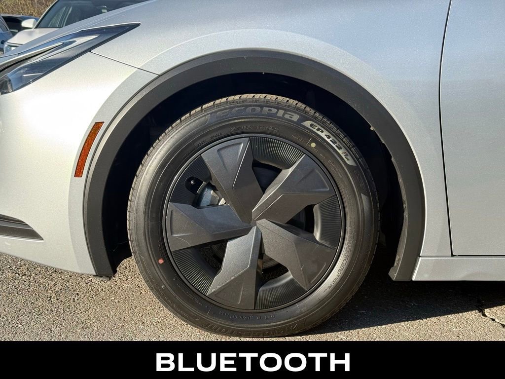 Used 2024 Toyota Prius LE image 5