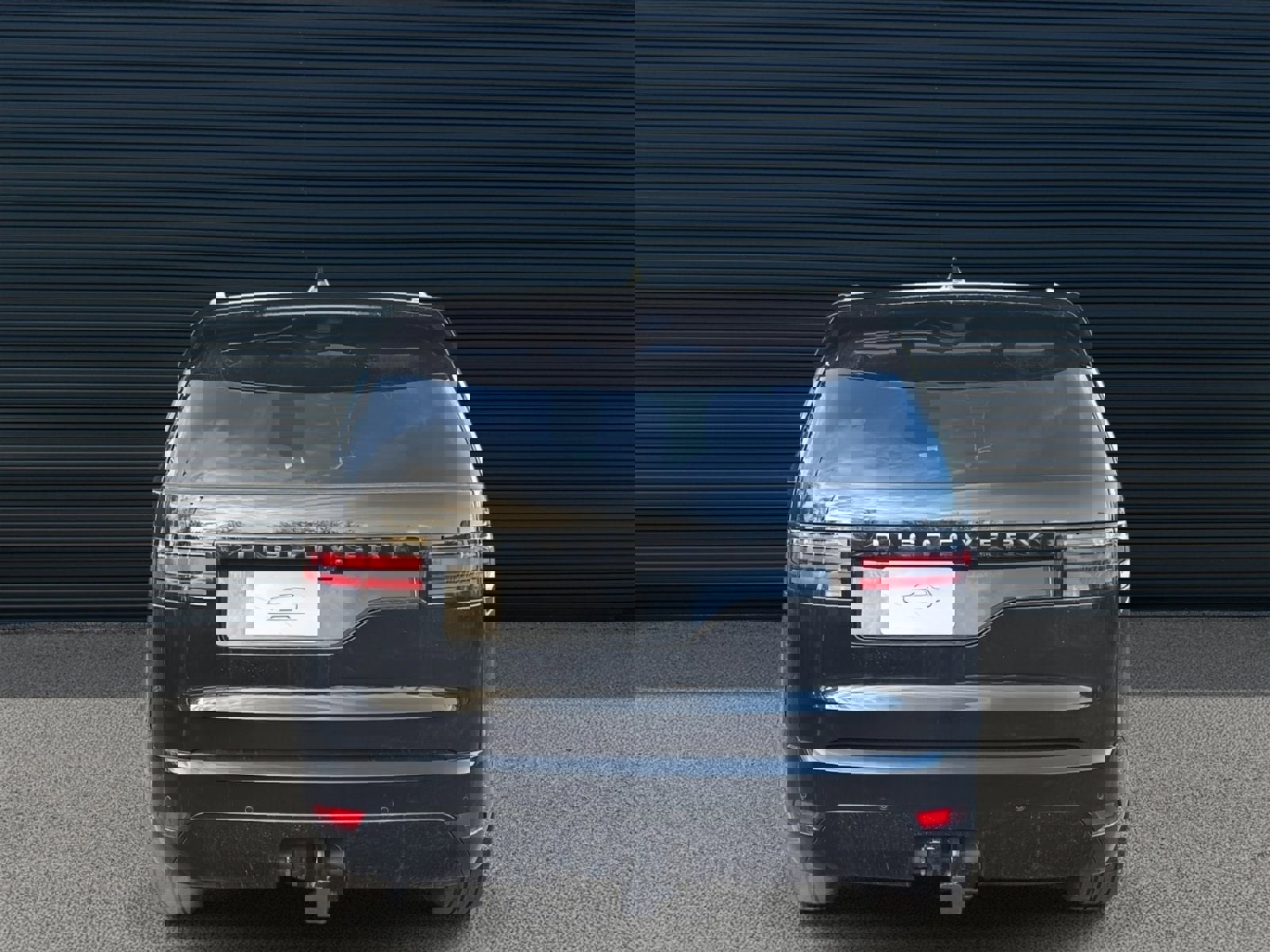 New 2025 Land Rover Discovery Dynamic SE image 4