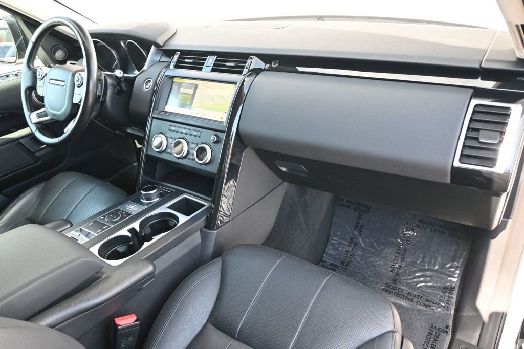 Used 2018 Land Rover Discovery SE image 10